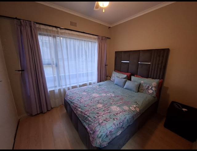3 BEDROOM FREEHOLD FOR SALE IN LOMBARDY EAST